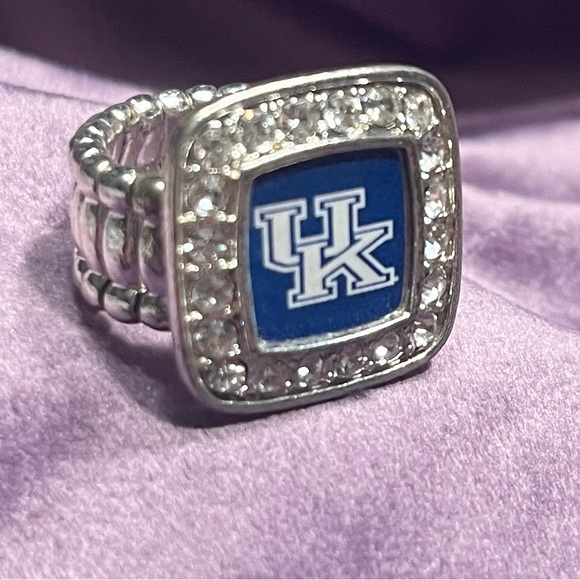 Jewelry - University of Kentucky silver-tone stretch-band ring